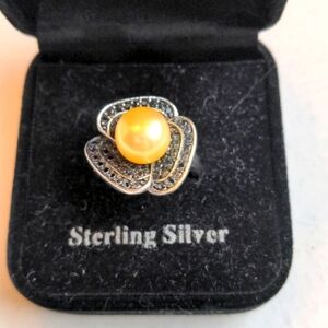 Gold Pearl & Black spinel ring. Solid Sterling silver size 7 1/2. New, Floral,